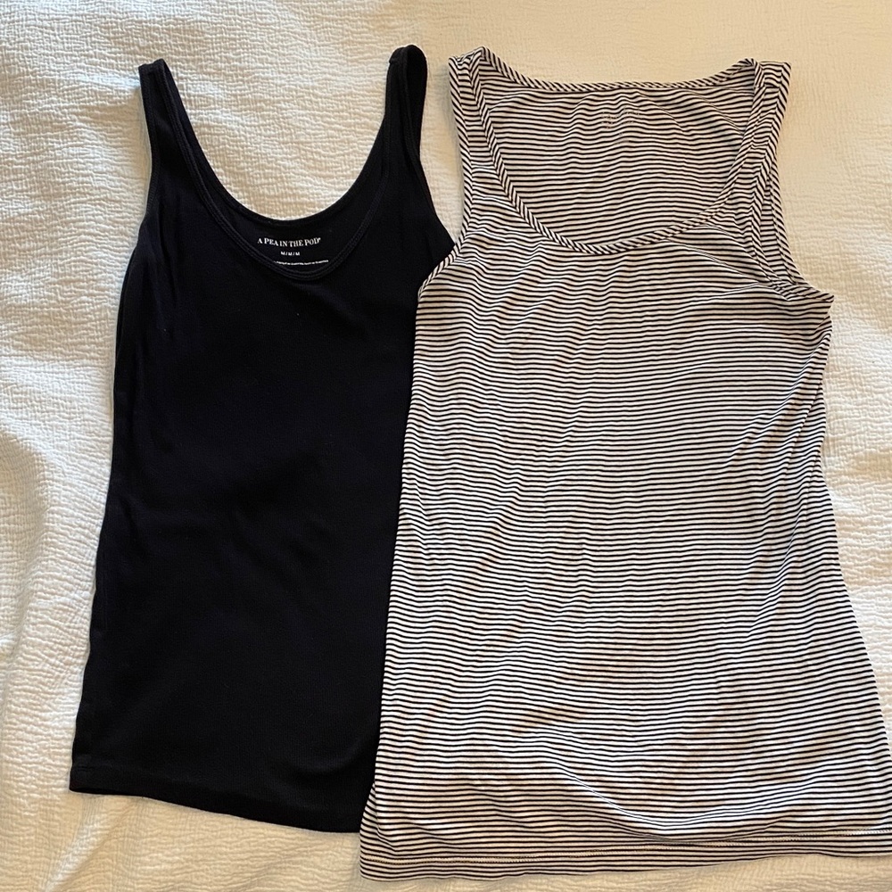2 maternity tanks, size M
